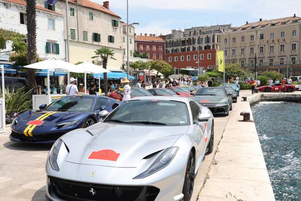 Šibenik: Turneja Ferrari Cavalcade 2026. s više od 120 Ferrarija na šibenskoj rivi