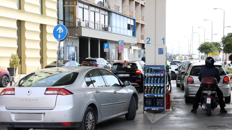 Hoće li se cijene goriva spustiti ako nafta pojeftini nakon krize?