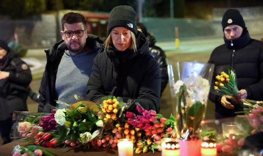 FOTO Tuga u &Scaron;vicarskoj: Ljudi na bdjenju u crkvi, u suzama nose cvije&cacute;e. Opra&scaron;taju se od &zcaron;rtava