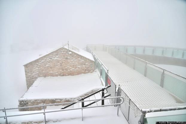 Na Biokovu pao novi snijeg