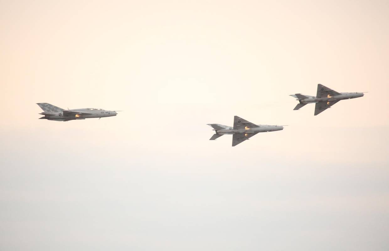 VIDEO MiG-ovi i Rafale u niskom letu iznad Zagreba: Preletjeli grad usred Plenkovićeve presice