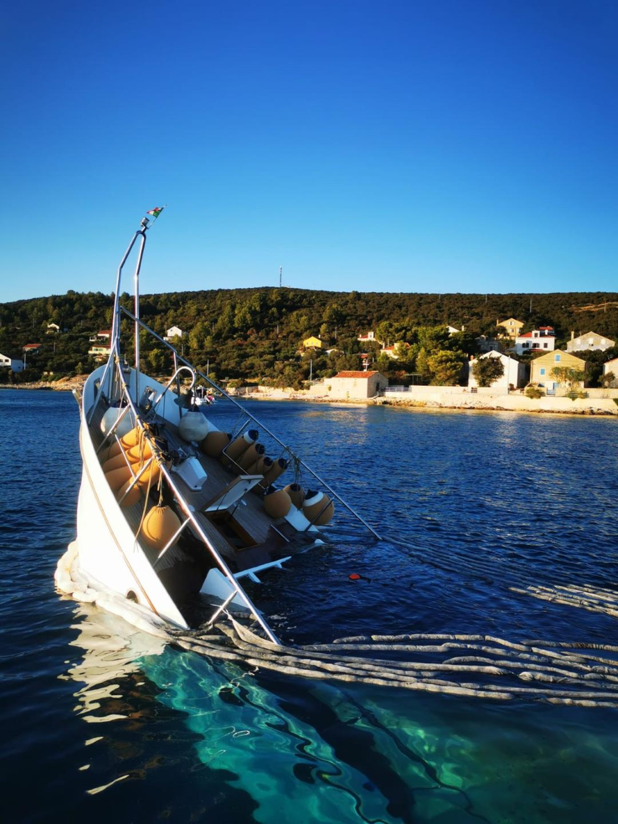 Jahta koja je potonula u blizini Lošinja imala četiri tone nafte! Spriječili su golemu katastrofu