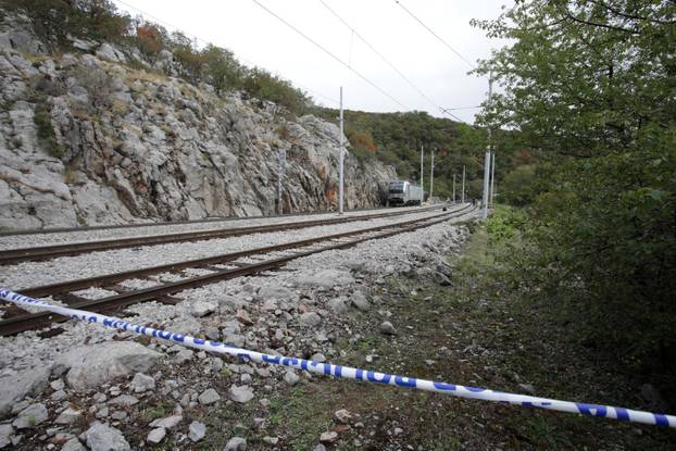 Teretnom vlaku kod Rijeke otkazale kočnice, iskočio s tračnica