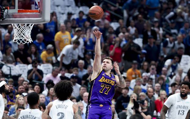 NBA: Los Angeles Lakers at Dallas Mavericks