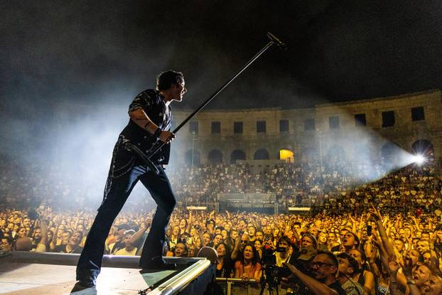 Pula: Parni valjak održao koncert u prepunoj Areni 