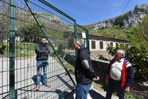 Kakvo rješenje: Slovenci su ogradom podijelili selo u Istri