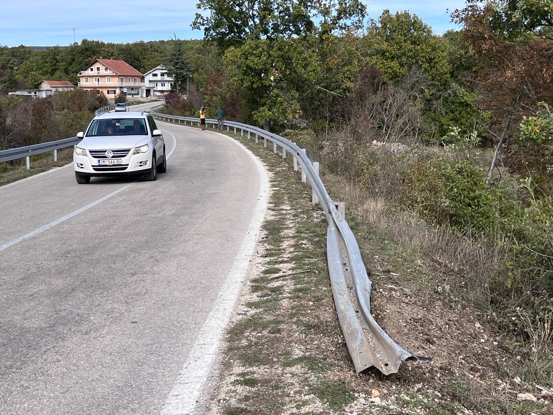 U prometnoj nesreći kod Imotskog smrtno stradala dva mladića