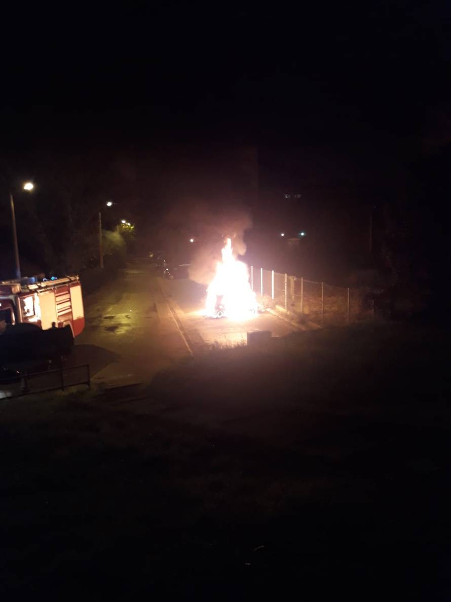 Požari po cijelom Zagrebu: Na pet lokacija gorjelo osam vozila