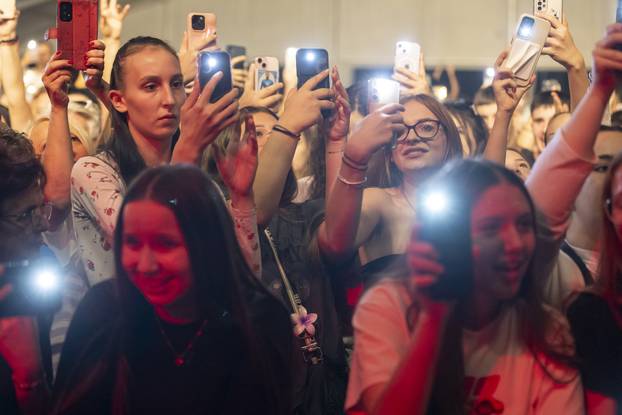 Vinkovci: Koncert Maje Šuput na 60. Vinkovačkim jesenima