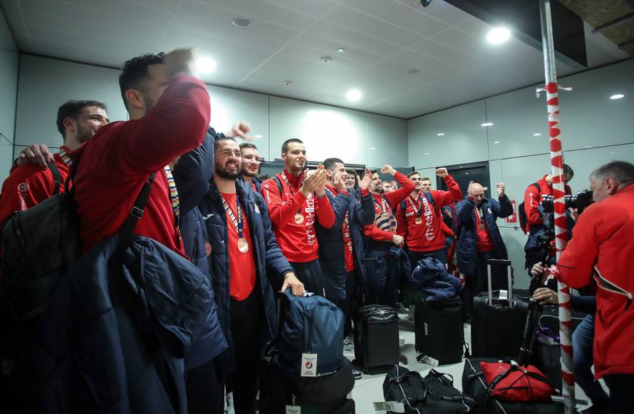 Doček brončanih rukometaša u Zračnoj luci Franjo Tuđman