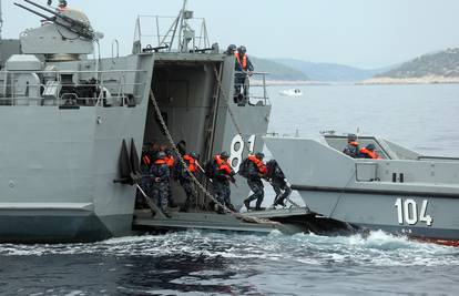 Na najudaljeniji šibenski otok iskrcalo se čak 729 vojnika...