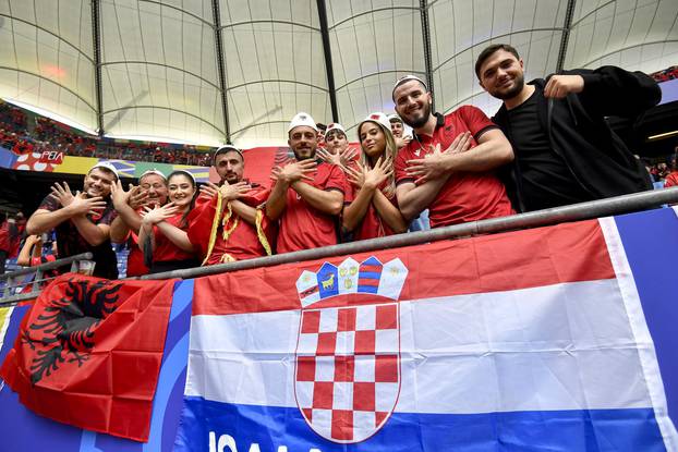 Hamburg: Navijači za vrijeme susreta Hrvatske i Albanije u 2. kolu skupine B na Europskom prvenstvu