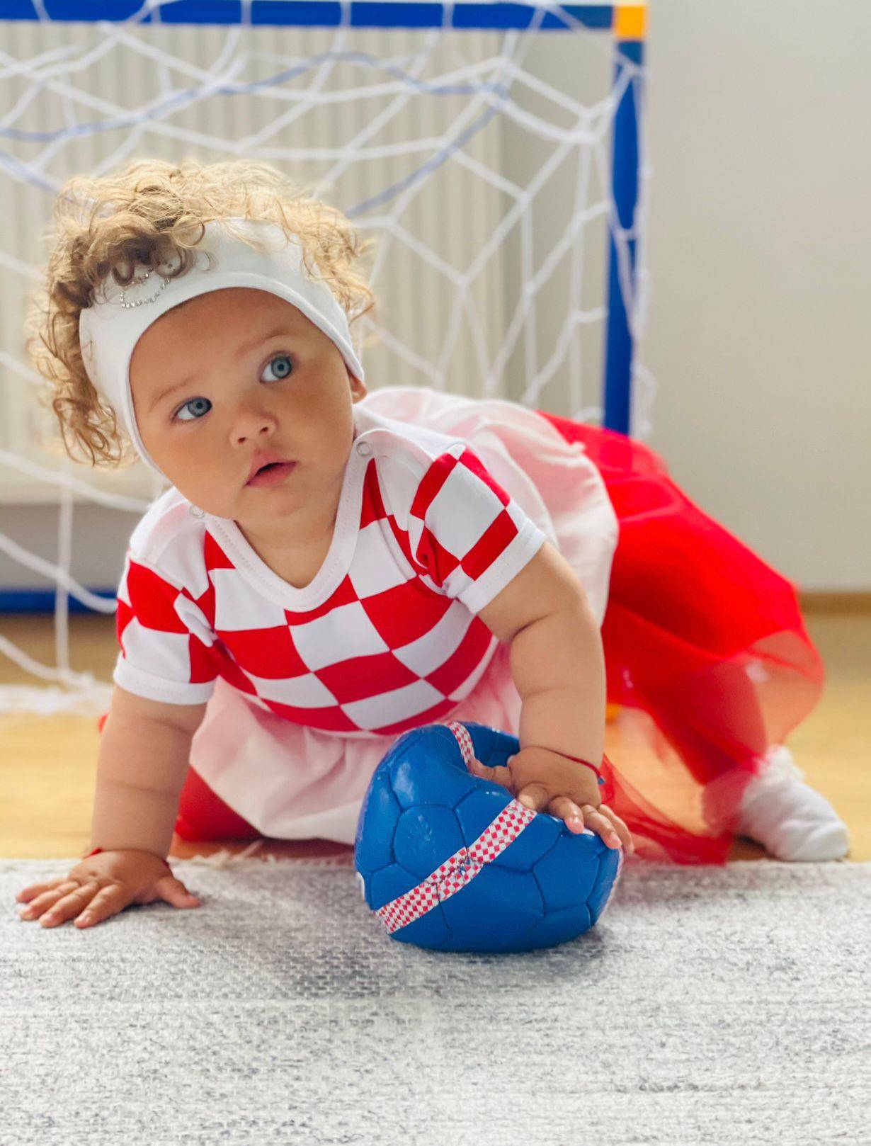 FOTO Ona je najslađa navijačica Vatrenih: 'Našoj Elin najdraži su Gvardiol, Livaković i Modrić'