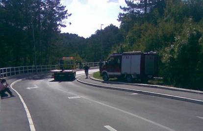 Vatrogasci sletjeli s ceste, šteta na vozilu 15.000 kn