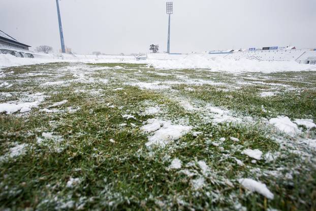 Osijek: Zbog snijega odgoÄena je utakmica 18 kola HT PRve lige izmeÄu Osijeka i Intera