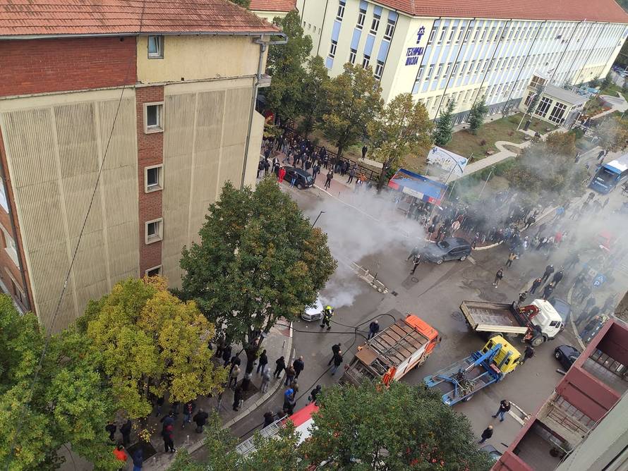 U sukobu na Kosovu najmanje 6 ozlijeđenih, osmero je uhićenih: 'Ne nasjedajte na provokacije...'