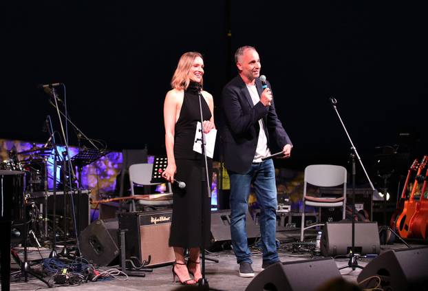 Šibenik: Na tvrđavi Barone održan glazbeni događaj "Arsen, Čovjek kao ja", posvećen Arsenu Dediću