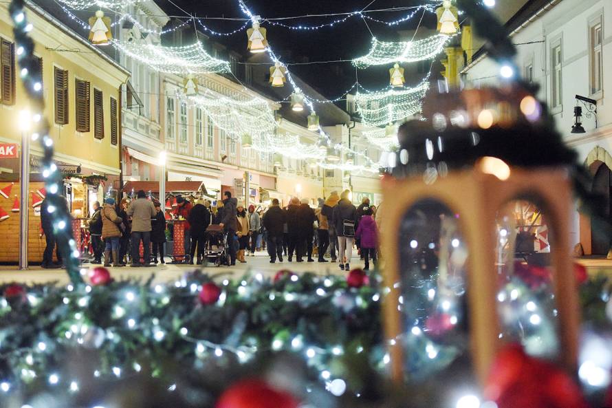 Bilo kuda, Advent svuda: Evo kako izgledaju hrvatski gradovi