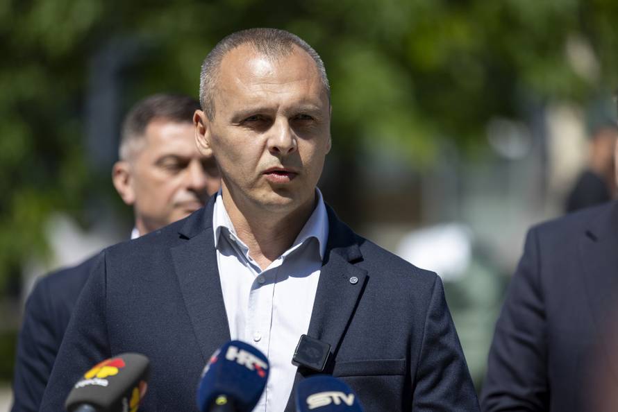 Osijek: Press konferencija Nikole Grmoje