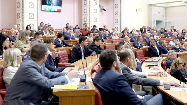 U Saboru izglasano odbijanje zahtjeva za opozivom ministra Beroša