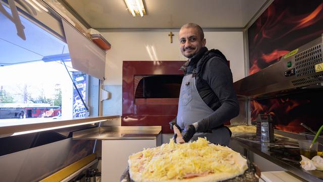 Zagreb: Živa vatra, prve mobilna pizzerija s krušnom peči  na drva  