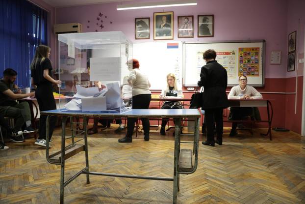 Na većini birališta tijekom lokalnih izbora u Srbiji došlo do incidenata i prosvjeda, intervenirala i policija