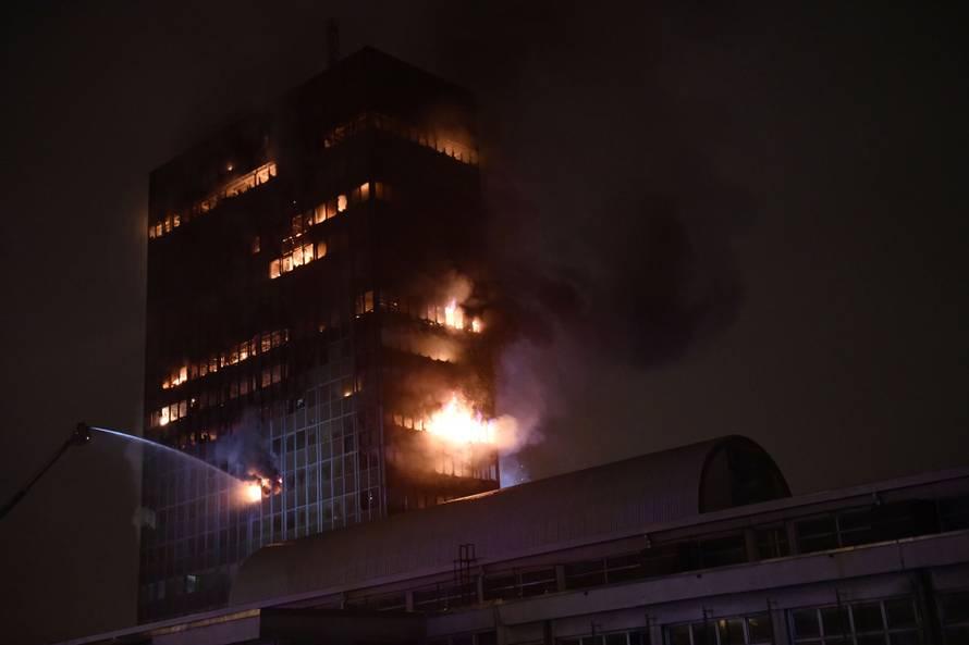 Zagreb: Pozar u Vjesnikovom neboderu