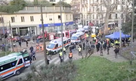 VIDEO Voza&ccaron;u tramvaja koji je izletio u Milanu je pozlilo? U nesre&cacute;i najmanje dvoje mrtvih