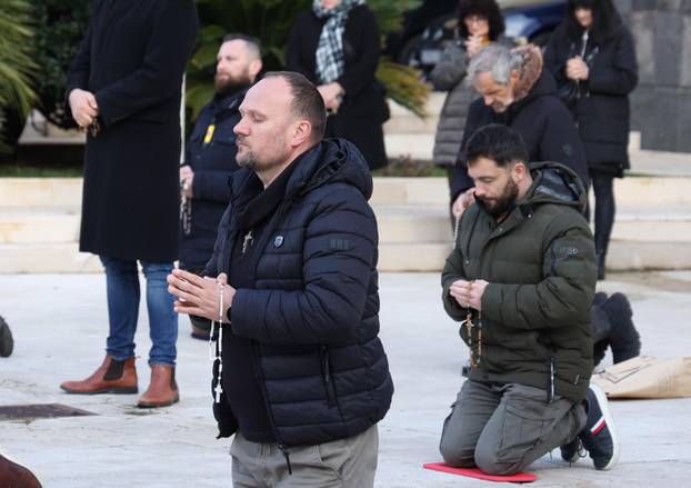 Šibenik: Muška molitva krunice