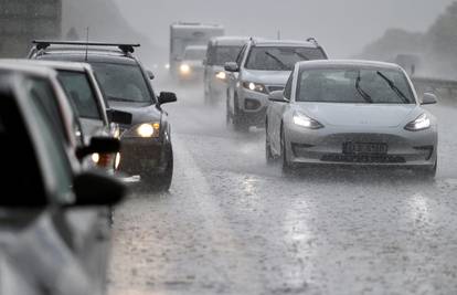 HAK: Tuča i velike količine vode na dionici A6 Vrbovsko-Delnice