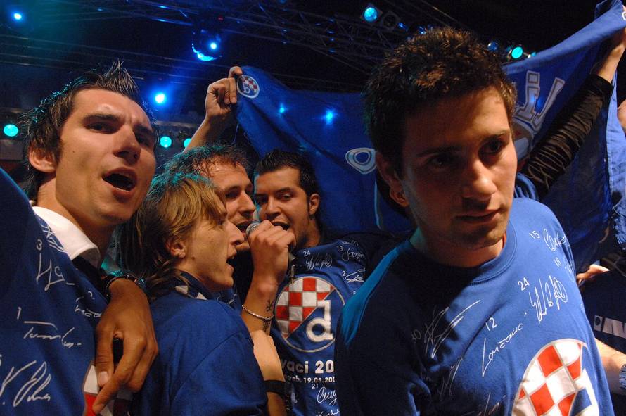 ARHIVA - Nogometaši Dinama na Trgu bana Jelačića s navijačima proslavili naslov prvaka Hrvatske, 19.05.2007.