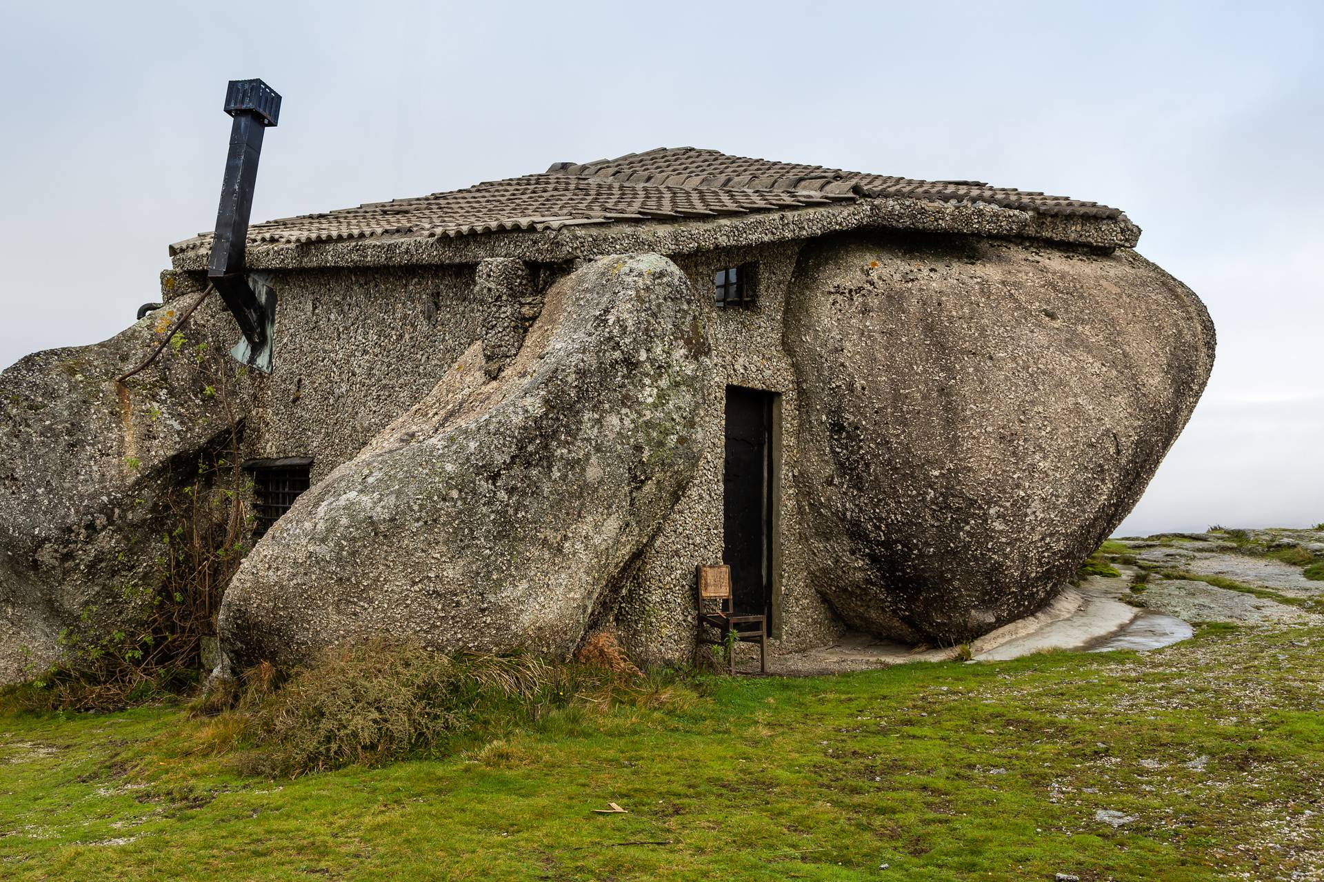 Casa do Penedo: Neobična kuća privlači pažnju brojnih turista