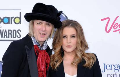 Lisa Marie Presley liječenje od ovisnosti plaća  2,7 milijuna kn