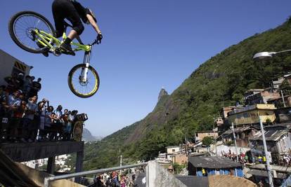 Red Bull downhill chalenge prvi put održan u slumu