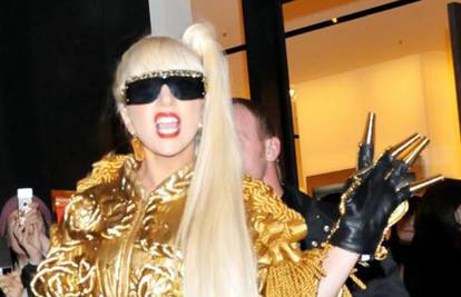 Lady GaGa: Otac me molio da se počnem normalnije odijevati