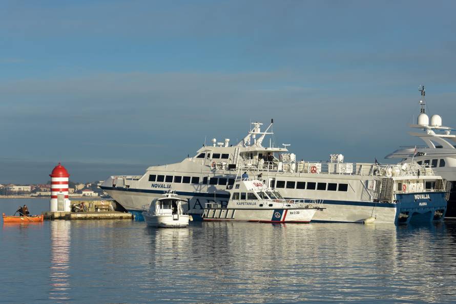 U Zadru se nasukao katamaran Novalja