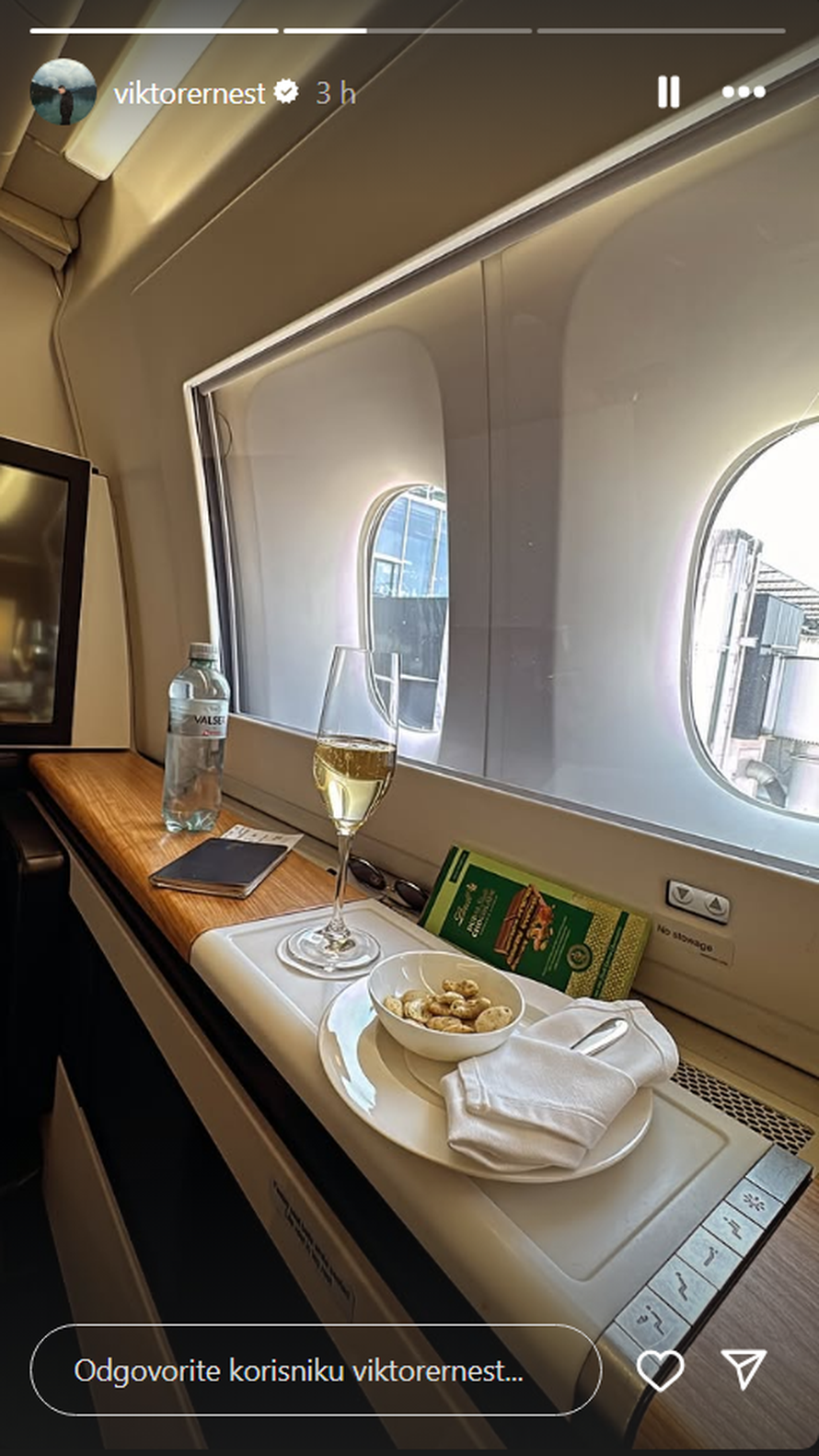 Opuštena Brena bez šminke i sin Viktor uživali u luksuznom letu, pogledajte vi te prizore!