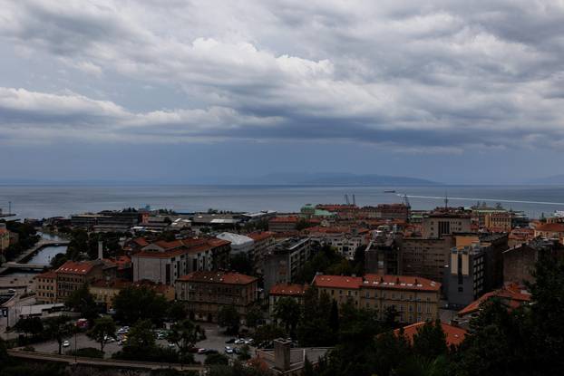 Promjenjivo vrijeme iznad Rijeke