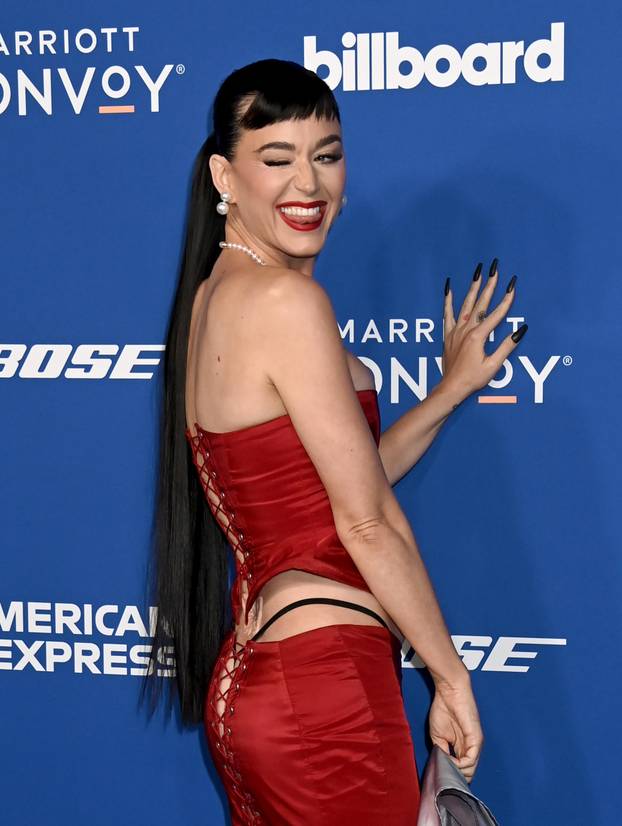 Glamurozni crveni tepih Billboardove dodjele nagrada Women in Music