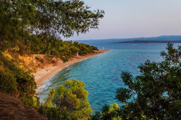 Bol:  Predvečerje na Zlatnom Ratu