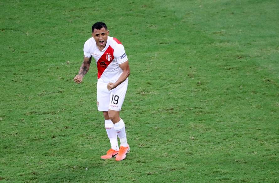 Suárez tragičar Urugvaja: Peru senzacionalni polufinalist Cope