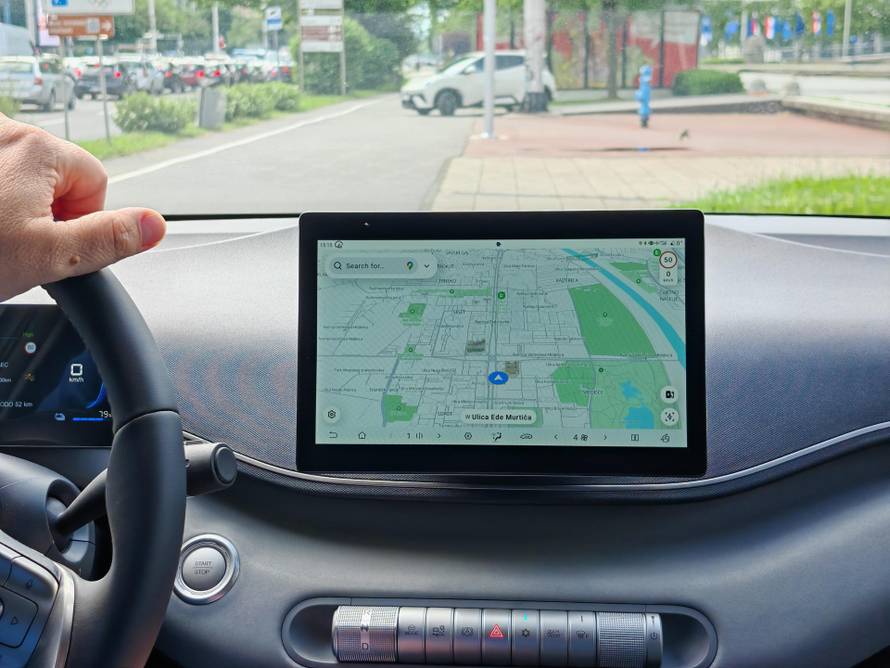 Pokazao kako mu kineski auto izgleda nakon 220.000 km u 2 godine. Premiumi na aparatima