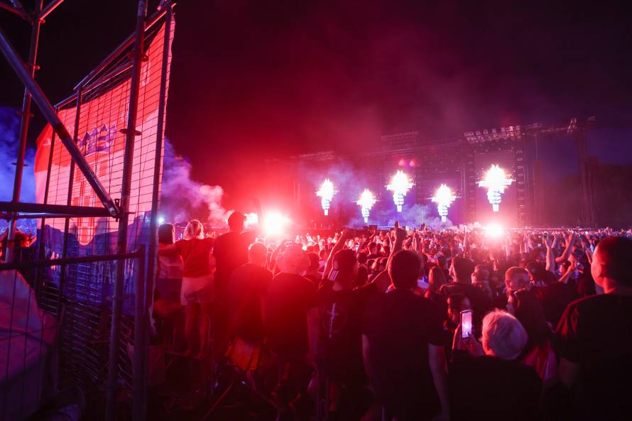 Obožavatelji na velikom koncertu Marka Perkovića Thompsona u Sinju