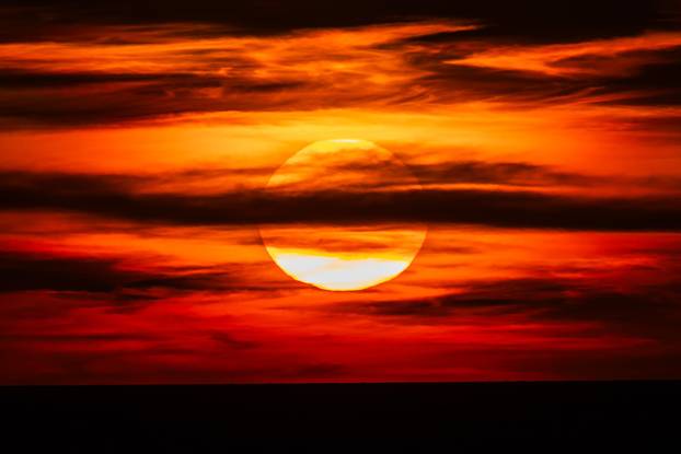 Vela Luka: Zalazak sunca promatran sa trajekta Oliver