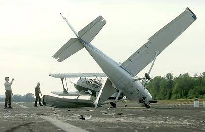 Avion se srušio na drugi, svi putnici preživjeli sudar