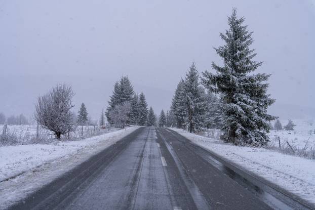 Babin Potok: Zimski uvjeti na državnoj cesti DC 52 Prozor - Vrelo Koreničko