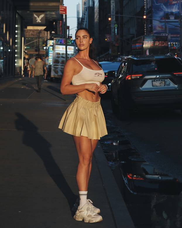 FOTO Bivša prvakinja otišla iz svog sporta i 'skočila' pred fotiće. I hvala joj na tome...