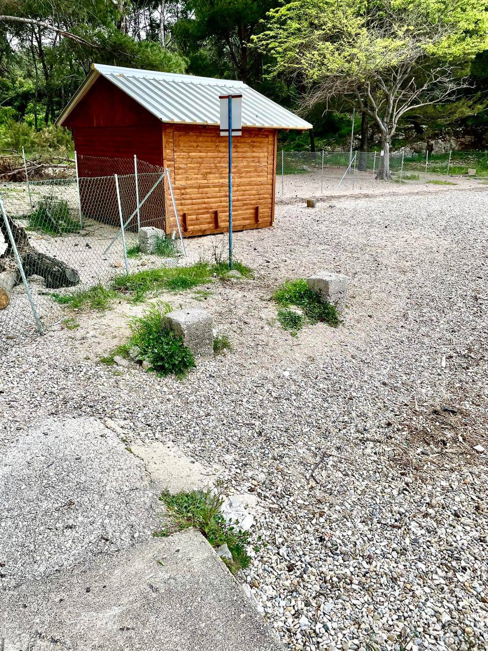 Nevjerojatne scene u Velom Lošinju! Netko je stavio kućicu na plažu i napisao: 'Privatno'