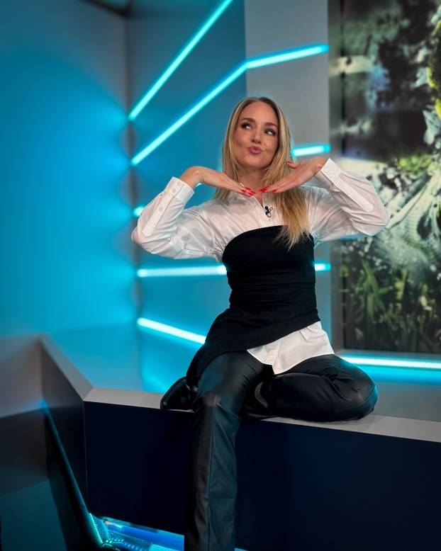 FOTO Napravila gaf uživo koji je obišao Europu. Atraktivna TV voditeljica ljubi Kovačeva šefa