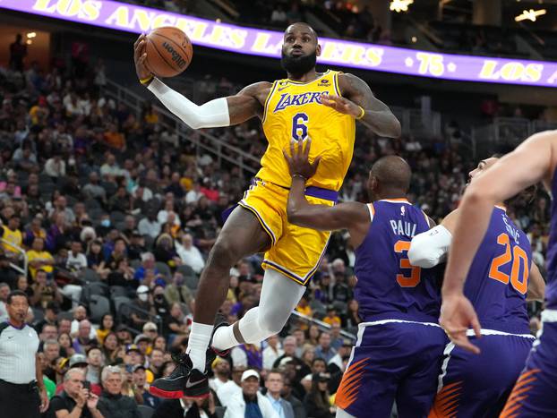 NBA: Preseason-Phoenix Suns at Los Angeles Lakers